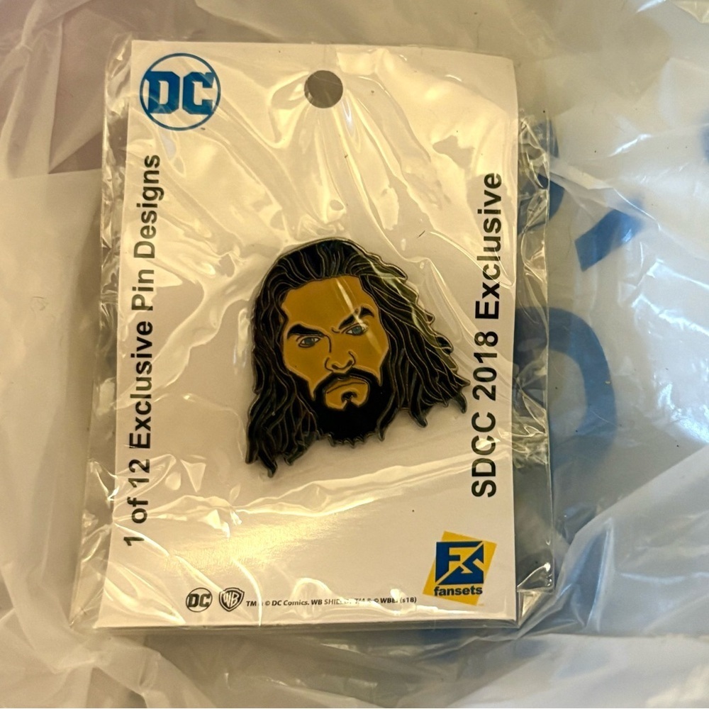 Jason Momoa Aquaman DC comiccon collectors pin limited edition enamel 2018